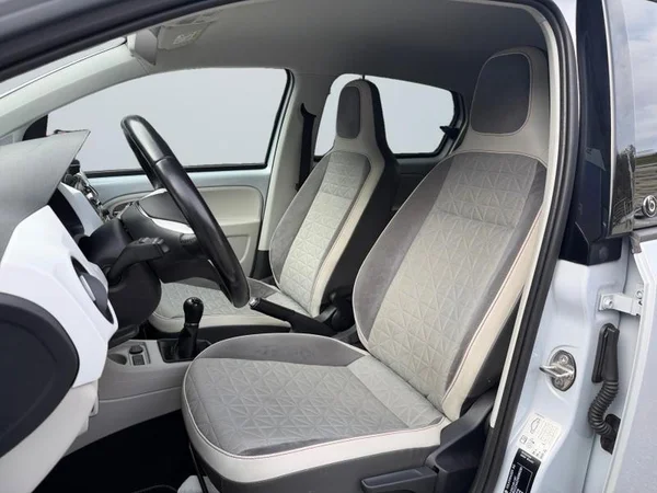 VOLKSWAGEN Up! (2017) — foto 3 van 27