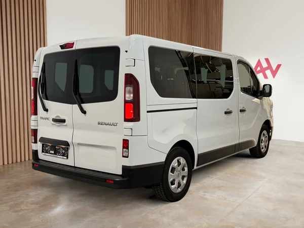 Renault Trafic (2023) — foto 25 van 29