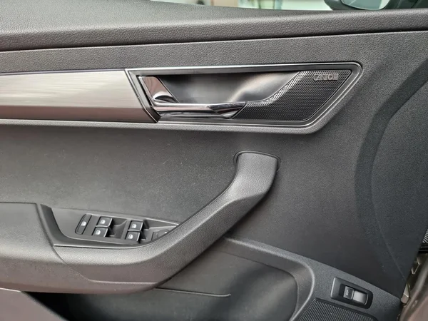 SKODA Karoq (2018) — foto 8 van 23