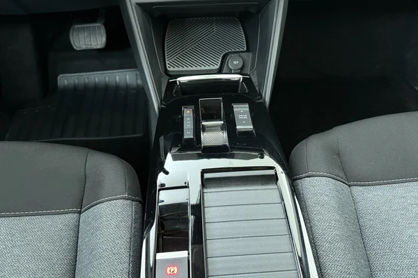 Citroen C4 (2022) — foto 4 van 22