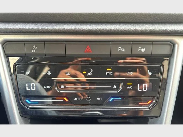 Volkswagen T-Roc (2022) — foto 9 van 25