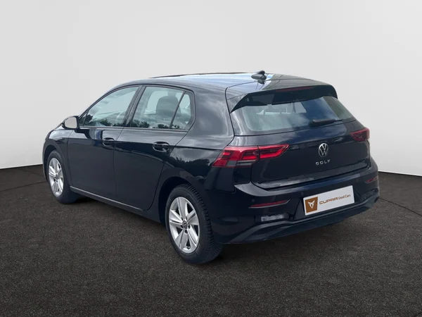 VOLKSWAGEN Golf VIII (2021) — foto 12 van 16