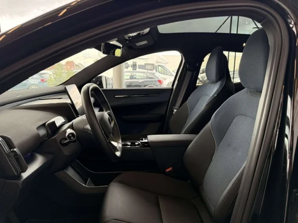 Volvo EX30 (2024) — foto 2 van 22