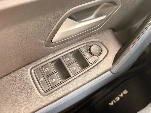 Dacia Duster (2024) — foto 6 van 22