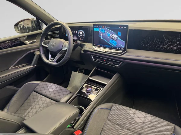 VOLKSWAGEN Tiguan (2025) — foto 11 van 24