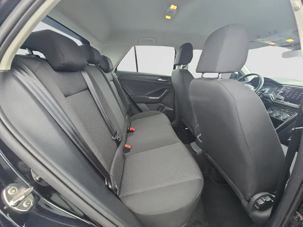 VOLKSWAGEN T-Roc (2021) — foto 16 van 24