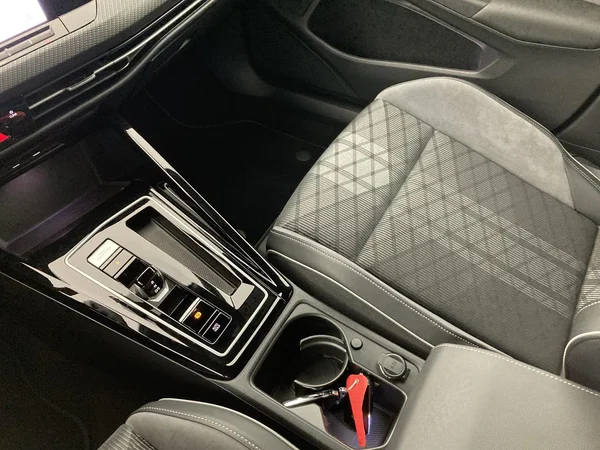 VOLKSWAGEN Golf VIII SW (2024) — foto 16 van 36