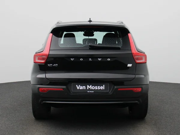 Volvo XC40 (2023) — foto 35 van 39