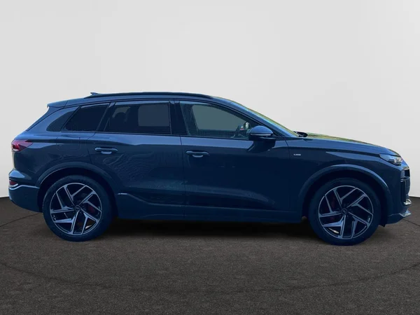 AUDI Q6 e-tron (2025) — foto 22 van 24