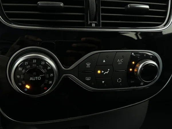 RENAULT Clio (2019) — foto 18 van 26