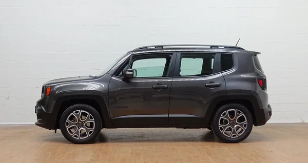 Jeep Renegade (2018) — foto 25 van 27