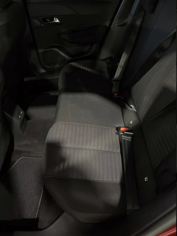 Peugeot E-2008 (2022) — foto 46 van 56