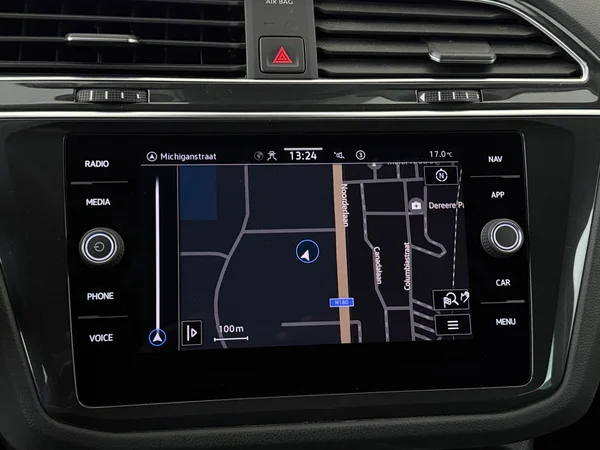 VOLKSWAGEN Tiguan (2022) — foto 10 van 28