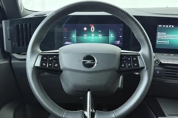 Opel Astra (2024) — foto 2 van 18