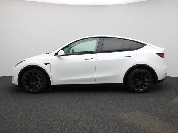 Tesla Model Y (2024) — foto 42 van 46