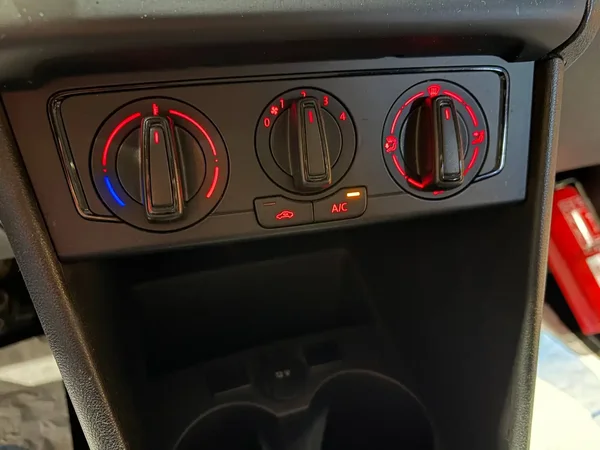 Volkswagen Polo (2016) — foto 5 van 22