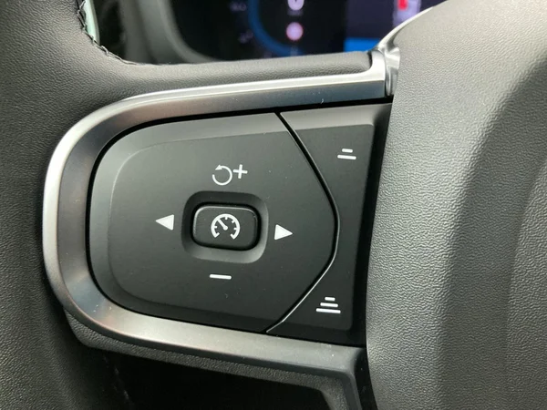 VOLVO V60 (2023) — foto 9 van 36
