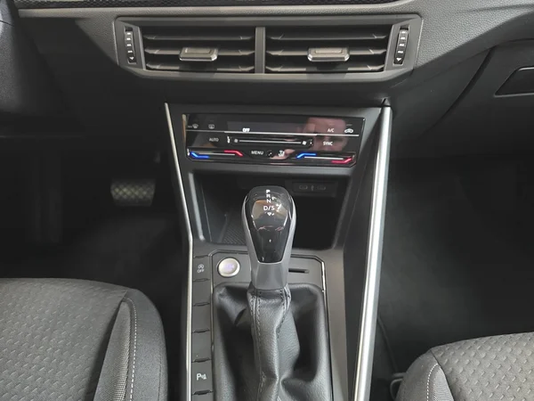 VOLKSWAGEN Taigo (2025) — foto 2 van 23