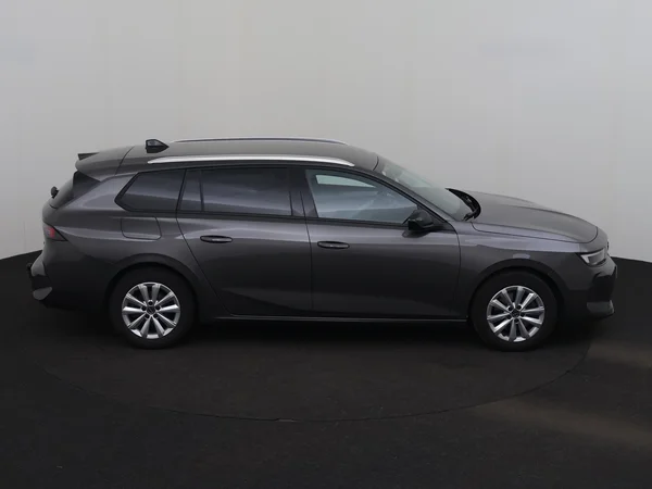 OPEL Astra (2023) — foto 24 van 28
