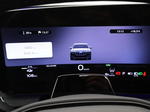 AUDI Q6 e-tron (2026) — foto 8 van 33