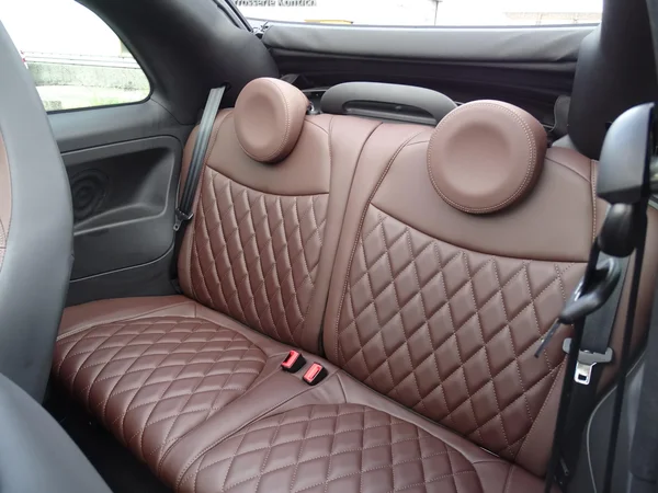 Fiat 500C (2024) — foto 9 van 24