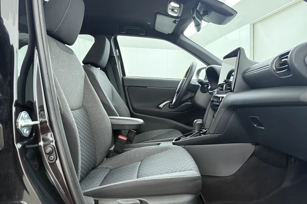 Toyota Yaris Cross Hybrid (HEV) (2025) — foto 17 van 19
