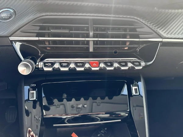 Peugeot 2008 (2022) — foto 6 van 19