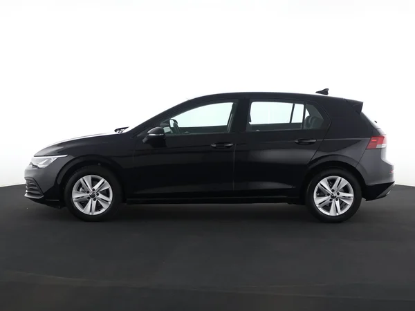 VOLKSWAGEN Golf (2024) — foto 12 van 27