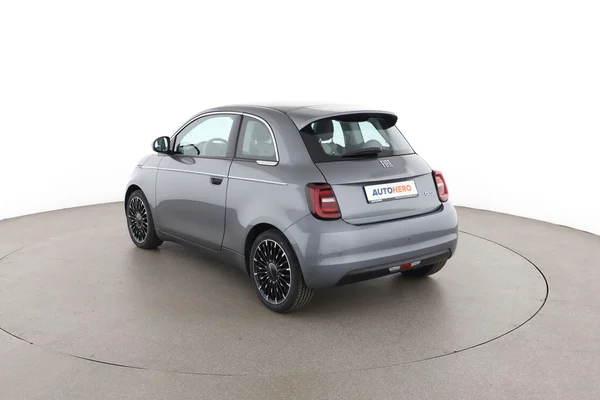 Fiat 500e (2022) — foto 10 van 16