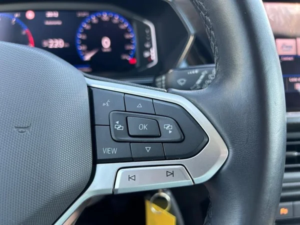 VOLKSWAGEN T-Cross (2021) — foto 18 van 31