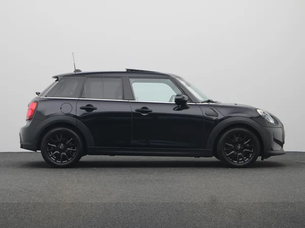 MINI Mini 5 Doors (F55 LCI II) (2022) — foto 19 van 21