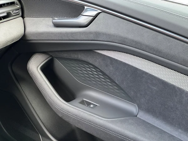 AUDI A6 e-hybrid (PHEV) (2025) — foto 9 van 21
