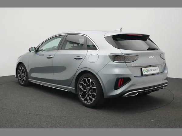 KIA Ceed (2023) — foto 25 van 29