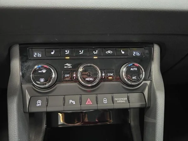 SKODA Karoq (2023) — foto 19 van 31