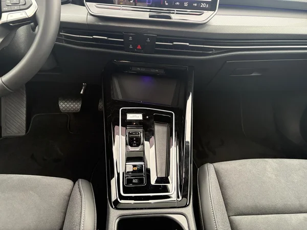 VOLKSWAGEN Golf VIII (2026) — foto 15 van 19