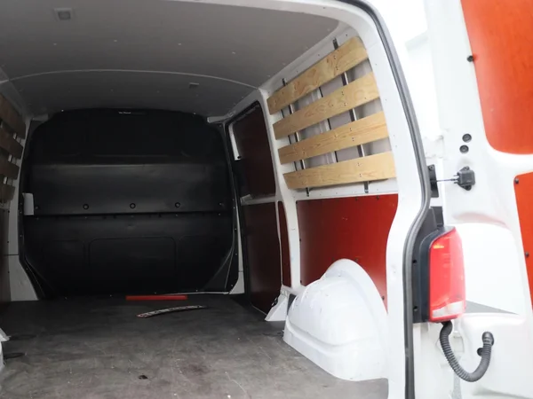 Volkswagen Transporter (2023) — foto 8 van 38