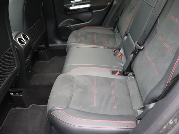 Mercedes-Benz GLA (2021) — foto 10 van 27
