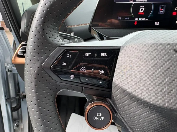 CUPRA Born (2024) — foto 2 van 23