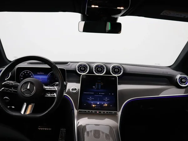 Mercedes-Benz GLC (2024) — foto 27 van 35