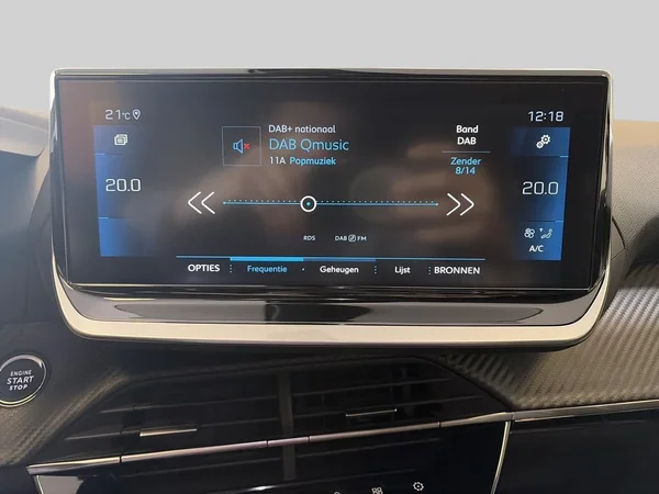 Peugeot 2008 (2022) — foto 3 van 18