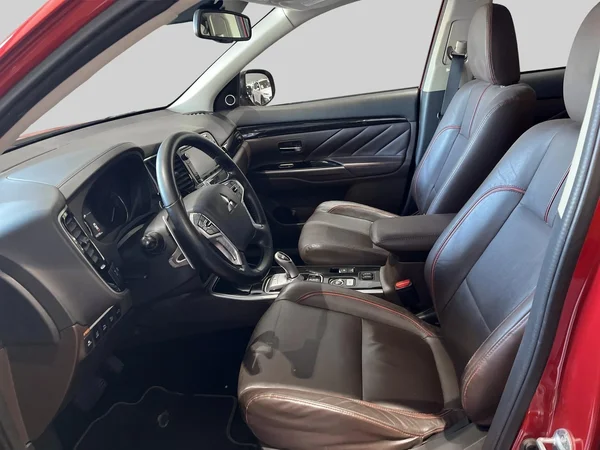 Mitsubishi Outlander (2018) — foto 20 van 21