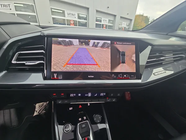 AUDI Q4 Sportback e-tron (2025) — foto 10 van 24