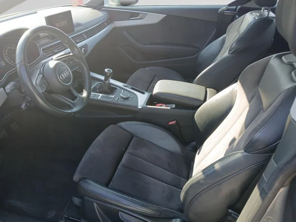 AUDI A5 Coupé (2017) — foto 13 van 16