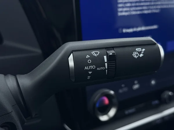 LEXUS RZ (2025) — foto 15 van 33