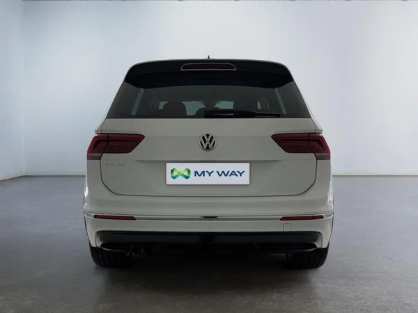 VOLKSWAGEN Tiguan (2018) — foto 30 van 34