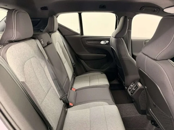 Volvo XC40 — foto 3 van 22