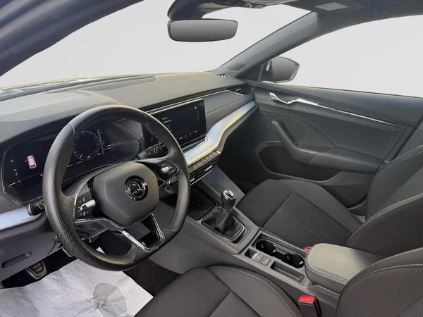 SKODA Octavia Combi Dsl (2023) — foto 6 van 20