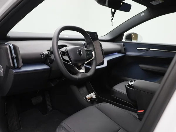 Volvo EX30 (2024) — foto 25 van 43
