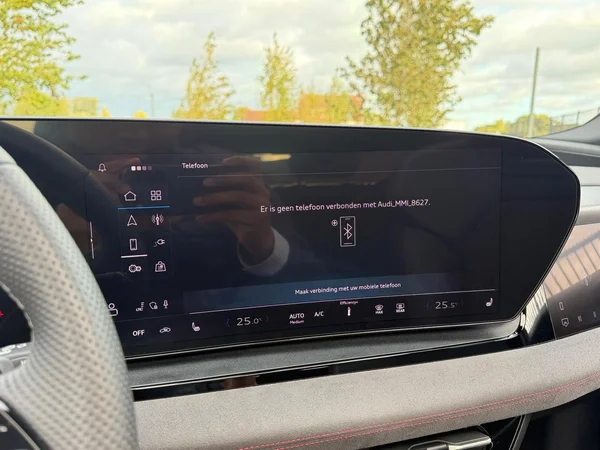AUDI Q6 e-tron (2025) — foto 8 van 20