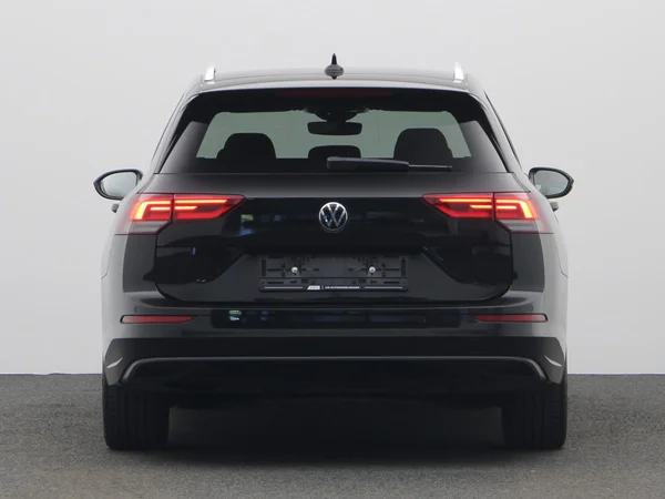 VOLKSWAGEN Golf VIII SW (2024) — foto 20 van 23